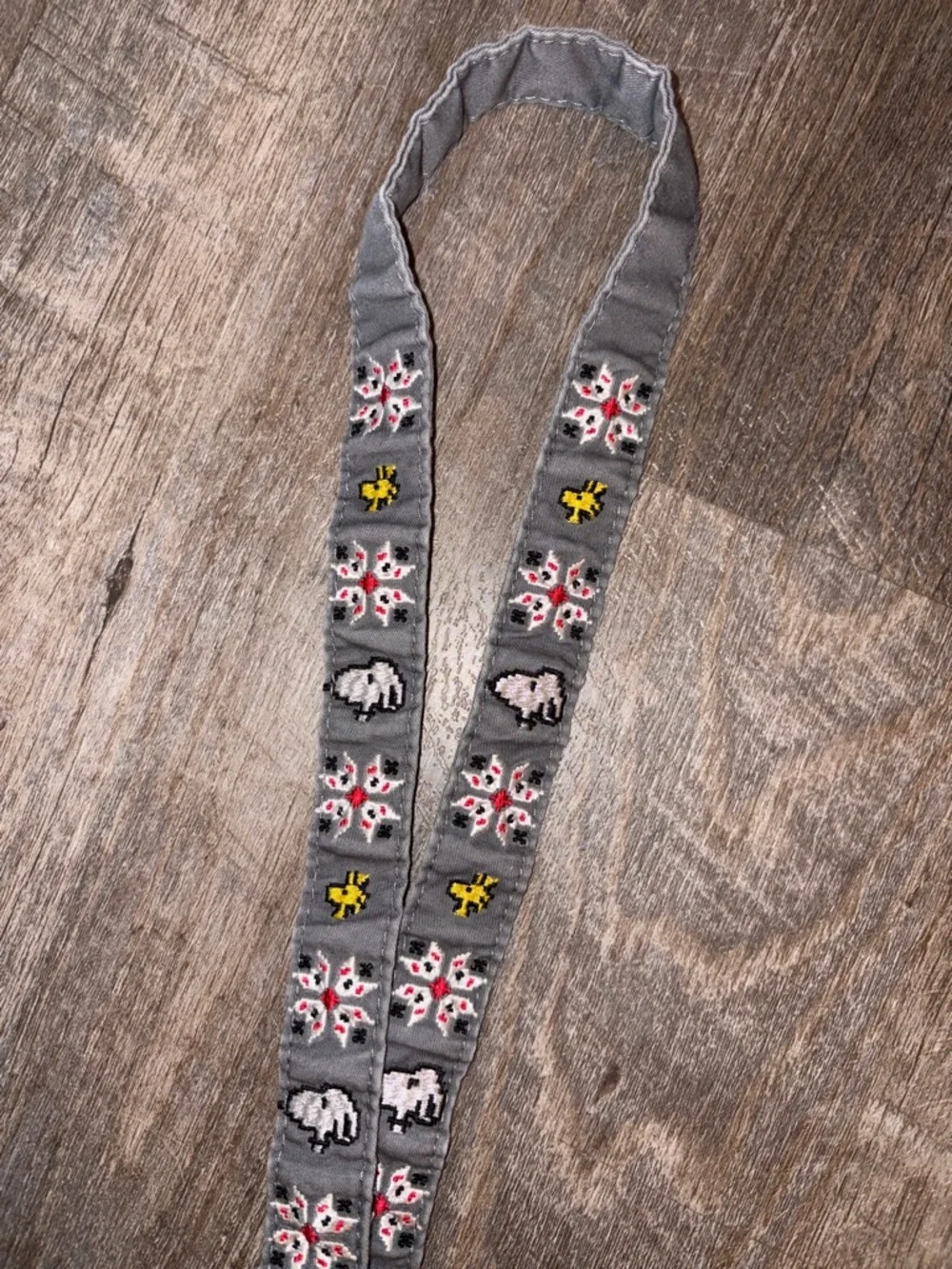 Vera Bradley Peanuts Gray Wide Lanyard Ski Slope Snoopy Woodstock ID Ring